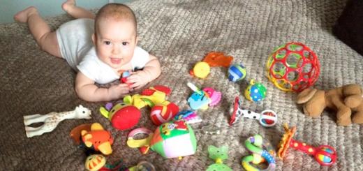 Kakšne igrače otrok potrebuje od rojstva do enega leta?