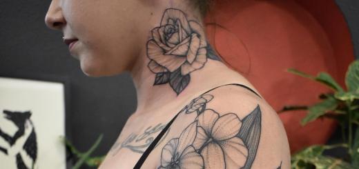 Tetovanie na krku a tvári dievčat