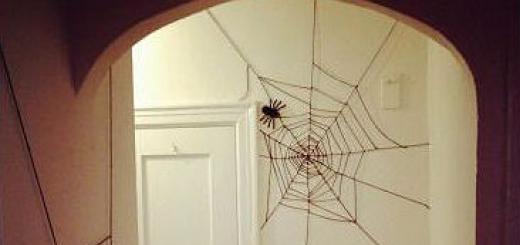 DIY halloweenske dekorácie alebo ako vyrobiť halloweenske ozdoby Pavúk prepletá predmet