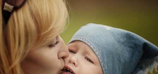 Wie man ein neugeborenes Baby beruhigt, wenn es weint Warum weint ein Neugeborenes hysterisch