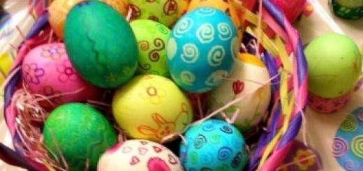 Jak pięknie farbować jajka szmatką na Wielkanoc Farbowanie pisanek w szmatce